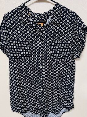 JACHS Girlfriend Navy and White Geometric Short-Sleeve Button-Down Shirt